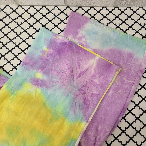 CY Vibrant Tie Dye Wide Leg Jumpsuit Size Large - Picture 5 of 8